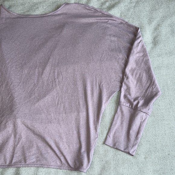 NWOT  RW&CO Long Sleeve w/ Open Back - Picture 2 of 5